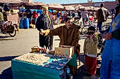 Marrakech - Jemaa el-Fna. Bancarella di un dentista.